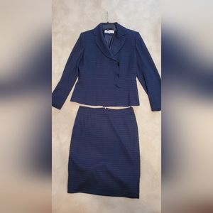 Tahari  6P Navy 2pc Suite